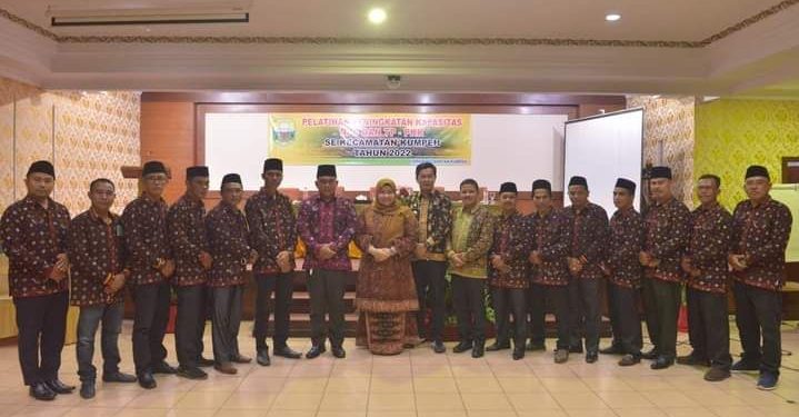 Bupati Masnah Buka Pelatihan Peningkatan BPD dan TP-PKK Kumpeh