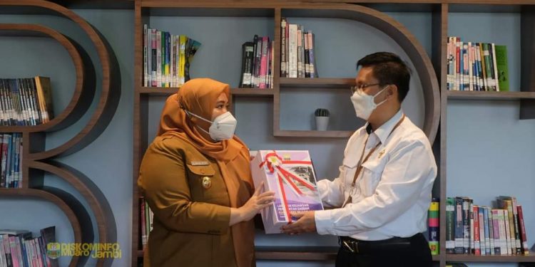 Bupati Muaro Jambi Serahkan LKPD TA. 2021