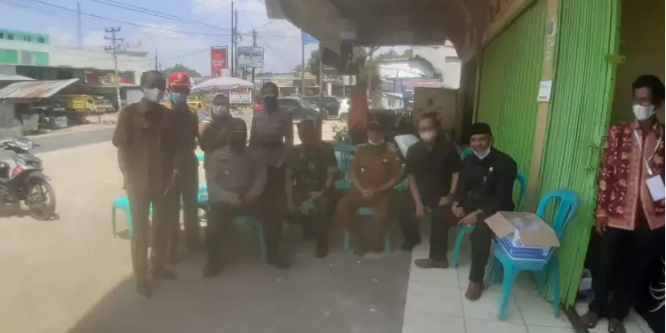 Anggota DPRD Muarojambi, Muhammad Ridho dan Zulkifli Tinjau Pilkades Serentak
