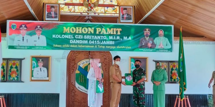 Bupati Fadhil Arief Menggelar Acara Pelepasan Dandim 0415/Jambi
