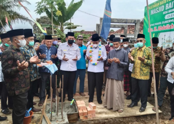 Wabup BBS Dampingi Wagub Peletakkan Batu Pertama Pembangunan Masjid Baitussalam