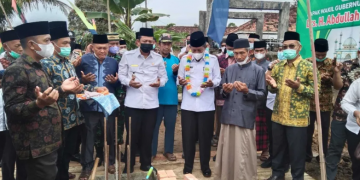 Wabup BBS Dampingi Wagub Peletakkan Batu Pertama Pembangunan Masjid Baitussalam