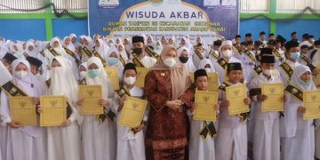 Bupati Masnah Hadiri Wisuda Hafidz Quran se-Kecamatan Sekernan