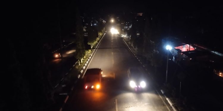 Akibat Hujan Deras dan Angin Kecang, Sampai Tengah Malam Lampu PLN di Kota Bangko Masih Padam