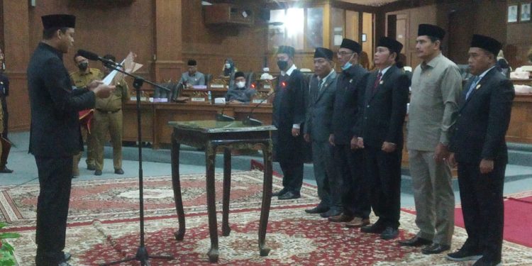 Ketua DPRD Muaro Jambi Lantik Ketua dan Pengurus Badan Kehormatan