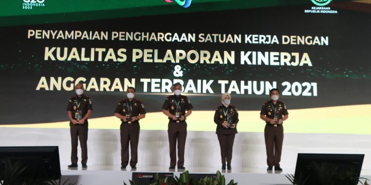 Jaksa Agung Beri Penghargaan Kepada 5 Kejaksaan Tinggi