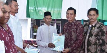 Bupati Fadhil Arief Bagikan Secara Simbolis 603 Serifikat Tanah Kepada Warga Bungku