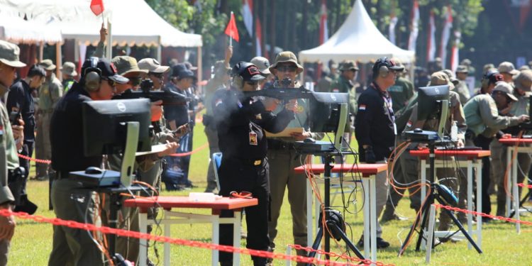 Semarakan HUT Bhayangkara Ke-76, Pati Polri dan Wartawan Lomba Menembak Piala Kapolri
