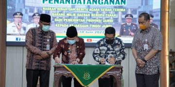 Gubernur Al Haris: Hibah Tanah Wujud Dukungan Pemprov Pada Kejaksaan