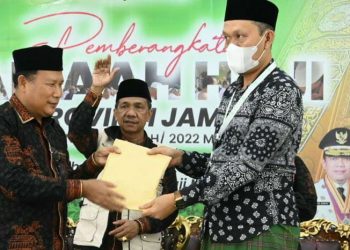 Bupati Merangin Berangkatkan dan Serahkan Calon Jamaah Haji  ke Jambi