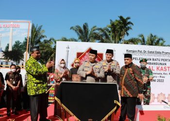 Wakapolri Letakkan Batu Pertama Pembangunan Masjid Al Kostoeri