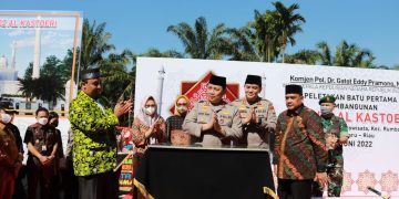 Wakapolri Letakkan Batu Pertama Pembangunan Masjid Al Kostoeri