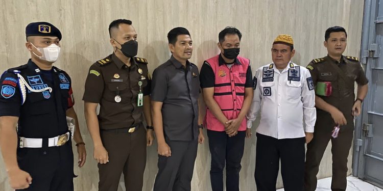 Kejaksaan Agung Amankan FW, DPO Kasus Korupsi APBD di Sekretariat DPRD Kabupaten Penukal Abab Lematang Ilir Prabumulih 