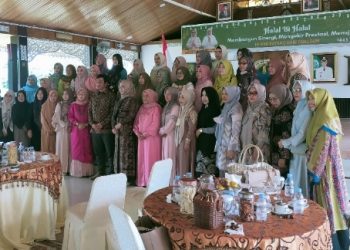 TP-PKK Batanghari Mengadakan Halal Bihalal di Serambi Rumah Dinas