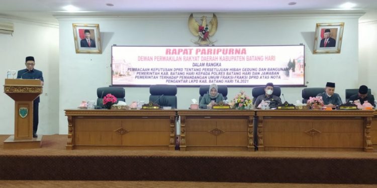 Wakil Bupati Bakhtiar Menghadiri Paripurna DPRD Batanghari