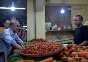 Dihari Pertama Kerja  Menteri Perdagangan Zulkifli Hasan Langsung Pantau Stok dan Harga Pangan Ke Pasar