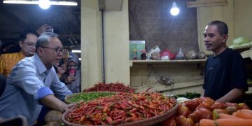 Dihari Pertama Kerja  Menteri Perdagangan Zulkifli Hasan Langsung Pantau Stok dan Harga Pangan Ke Pasar