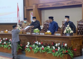 DPRD Muaro Jambi Gelar Rapurna Mendengar Pandangan Tujuh Fraksi