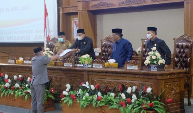 DPRD Muaro Jambi Gelar Rapurna Mendengar Pandangan Tujuh Fraksi