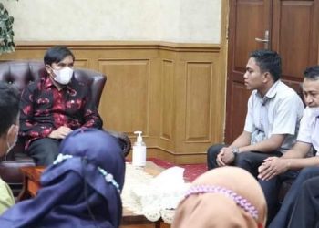 Ketua DPRD Edi Purwanto Dengarkan Keluhan Perwakilan Honorer K2
