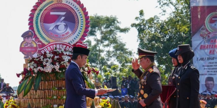 Dihadapan Presiden Jokowi, Kapolri Ungkap Makna Dibalik Tema HUT Bhayangkara ke-76 
