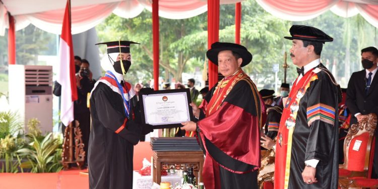 2.067 Mahasiswa IPDN Program D IV Sampai S3 di Wisuda