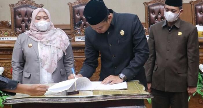 Ketua DPRD Muarojambi Pimpin Rapat Sahkan APBD 2022 Rp 1,377 T