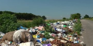 Tumpukan Sampah di Jalan Lintas Jadi Perhatian DPRD Muarojambi