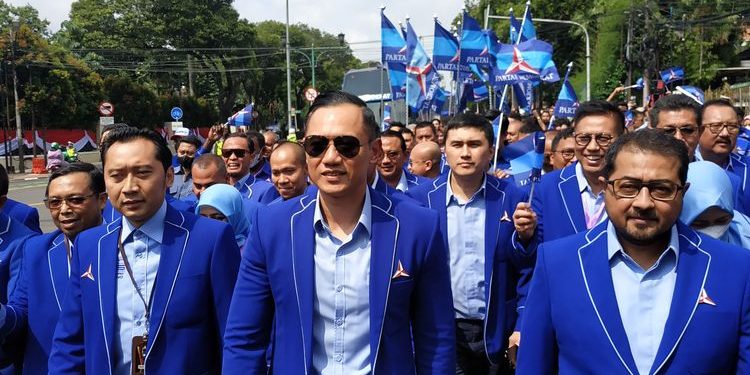 Ketua Umum Partai Demokrat Agus Yudhoyono Pimpin Langsung Pendaftaran  ke KPU