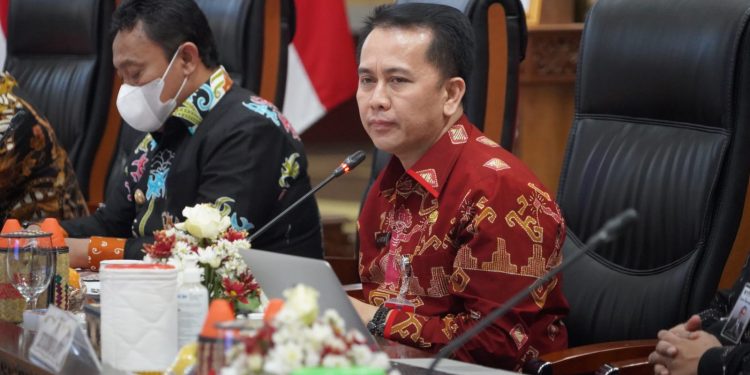 Dirjen Bina Keuda Kemendagri Ingatkan Pemda dan DPRD Bersinergi, Kompak dan Solid Bahas Serta Tetapkan APBD