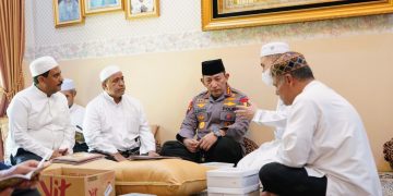 Takziah ke Rumah Duka Habib Zen Bin Umar, Kapolri: Beliau Saya Anggap Ayah Sendiri