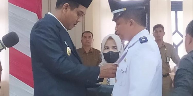 Wakil Bupati Merangin Lantik Kades Pulau Aro Tabir Ulu