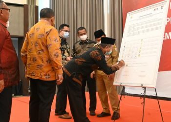 Hadiri Rakor Bersama KPK, Bupati Merangin Tandatangani Komitmen Anti Korupsi