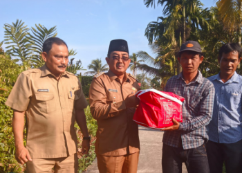 Anwar Sadat Tinjau Sekaligus Berikan Bantuan Musibah Kebakaran di Kelurahan Sungai Nibung
