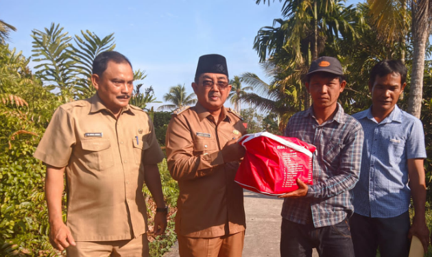 Anwar Sadat Tinjau Sekaligus Berikan Bantuan Musibah Kebakaran di Kelurahan Sungai Nibung