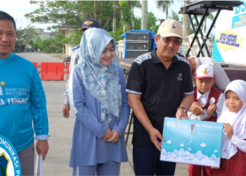 Anwar Sadat Serahkan Secara Simbolis Tabungan Junior Program KEJAR BSI