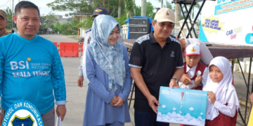 Anwar Sadat Serahkan Secara Simbolis Tabungan Junior Program KEJAR BSI