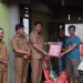 Wabup Hairan Serahkan Bantuan Korban Kebarakan di Dusun Kebun