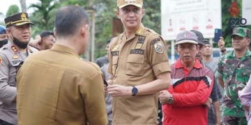 Jalan Pelabuhan Talang Duku di Blokir Warga,Pj Bupati Bachyuni Turun ke Lokasi