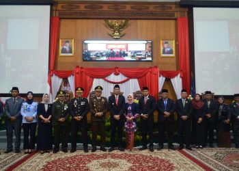 Ketua DPRD Muaro Jambi Pimpin Paripurna Mendengar Pidato Kenegaraan HUT RI ke 77