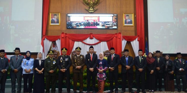 Ketua DPRD Muaro Jambi Pimpin Paripurna Mendengar Pidato Kenegaraan HUT RI ke 77