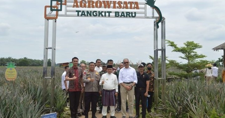 Pj Bupati Muaro Jambi Hadiri Acara Penyerahan Program Sosial Bank Indonesia