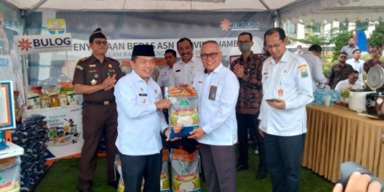 Gubernur Al Haris Launching Gerakan Pembelian Beras Lokal Bagi ASN