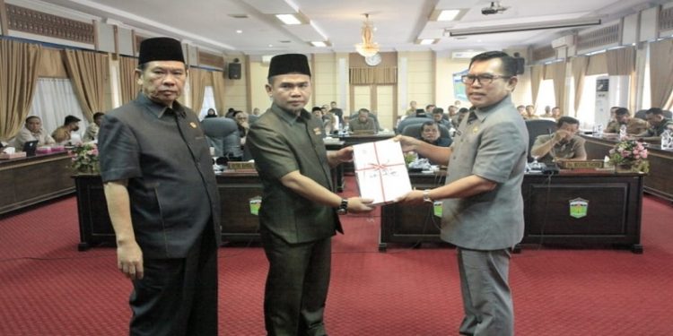 DPRD Tandatangani KUA-PPAS Perubahan 2022