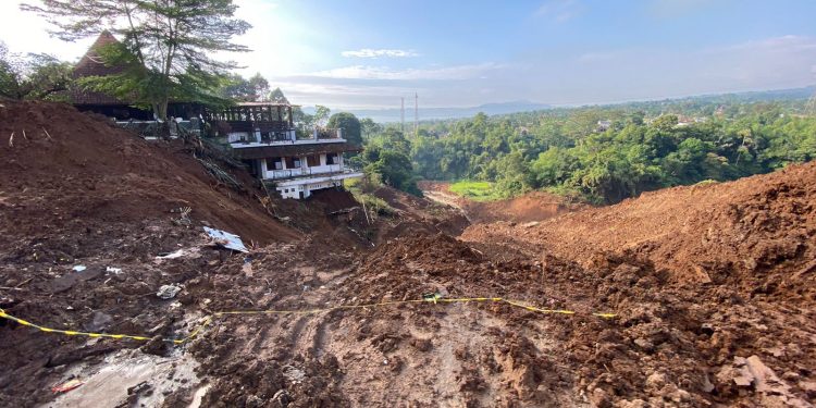 327 Orang Meninggal Dunia dan 13 Orang Belum ditemukan Pasca Gempa Cianjur 
