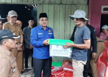 Anwar Sadat Tinjau Lokasi Longsor Sekaligus Serahkan Bantuan kepada Warga Terdampak