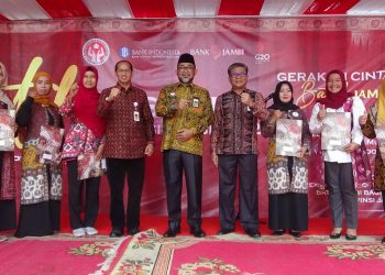 Sekda Sudirman Ajak ASN dan Masyarakat Cintai Batik Jambi
