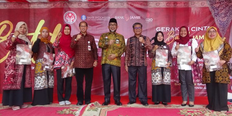 Sekda Sudirman Ajak ASN dan Masyarakat Cintai Batik Jambi