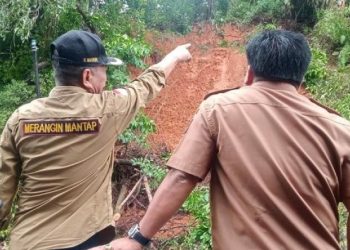 Usai Hujan Lebat, Bupati H Mashuri Pantau Titik Longsor
