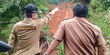 Usai Hujan Lebat, Bupati H Mashuri Pantau Titik Longsor
